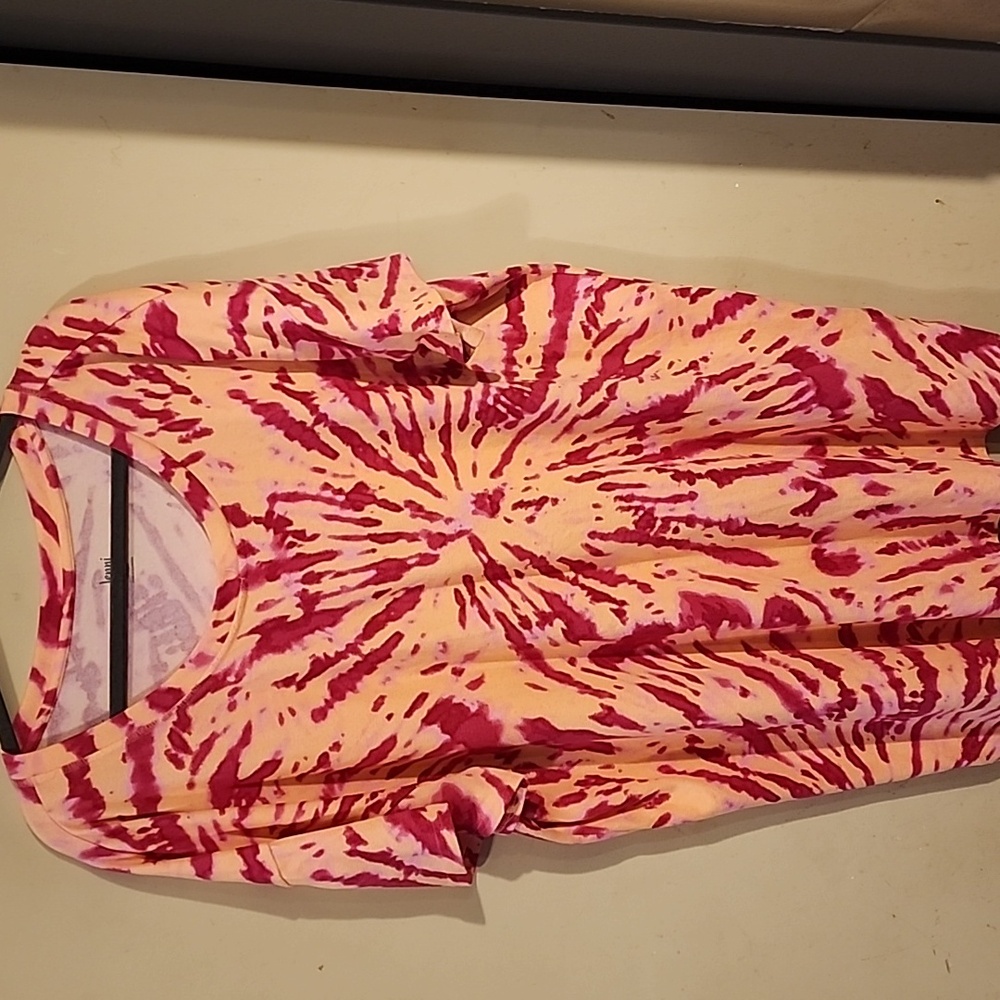 Vibrant Tie-Dye T-Shirt XXL EUC BEACH COVER UP